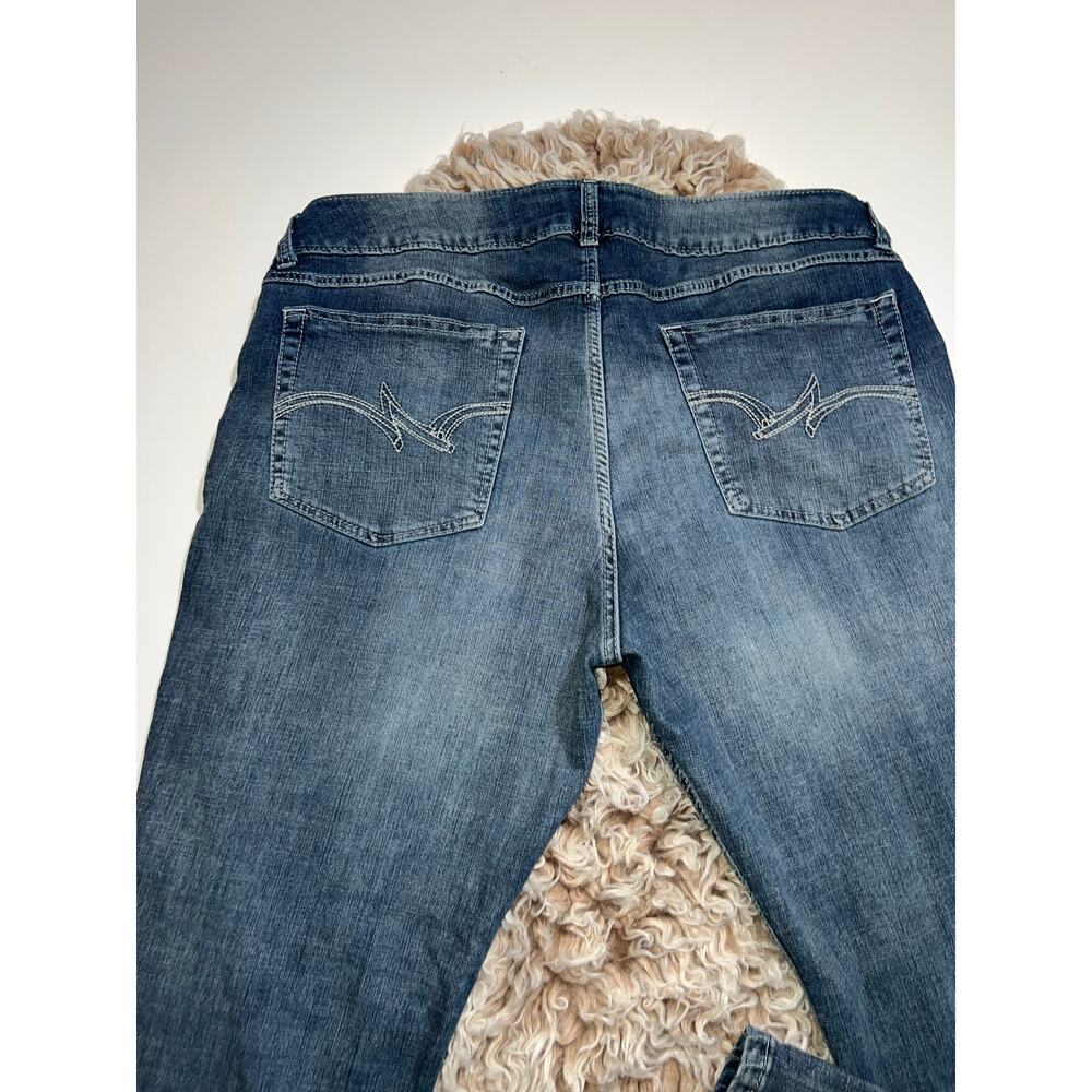 Wrangler women’s straight leg blue jeans - Picture 12 of 14